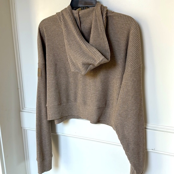 ALO Muse Hoodie Cropped Soft Ribbed Relaxed Tan Gravel Heather Small Medium - Picture 6 of 7